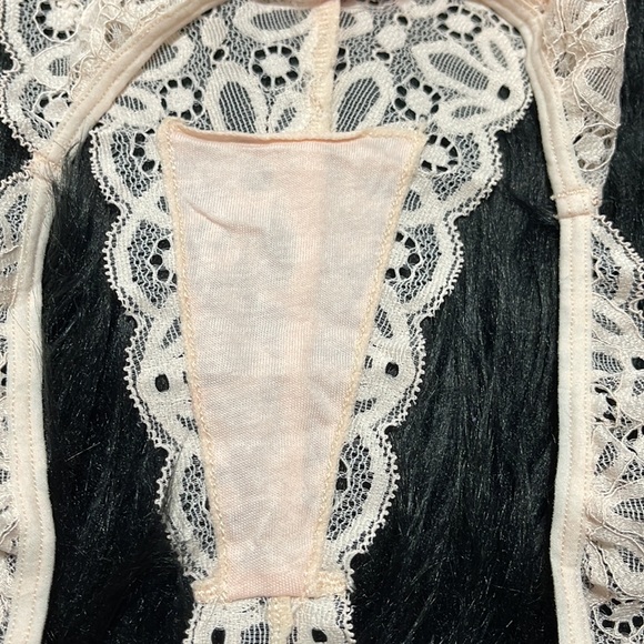 LACE THONG - Picture 6 of 7